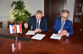 Zdjęcie: podpisanie umowy (3).jpg