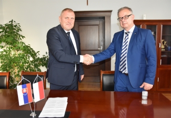 Zdjęcie główne dla: 'Podpisanie umowy partnerskiej w sprawie realizacji projektu polsko-słowackiego 