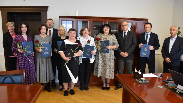 Zdjęcie główne newsa: Burmistrz wręczył nauczycielom nagrody z okazji Dnia Edukacji Narodowej