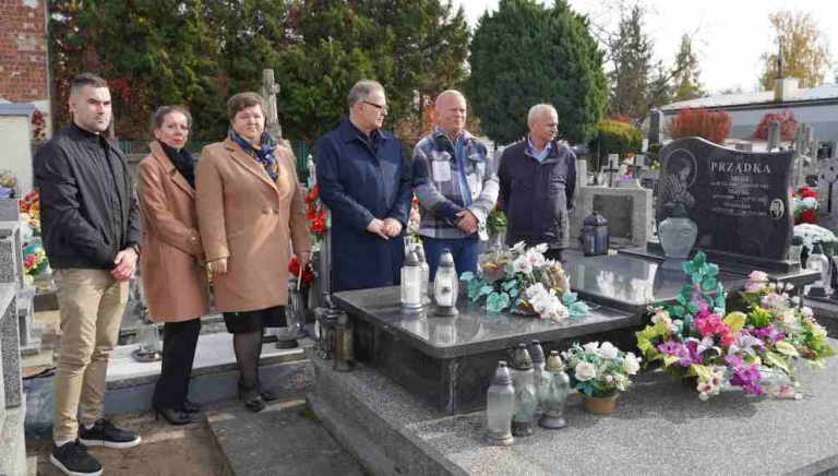 Zdjęcie główne newsa: Pamiętamy o zmarłych pracownikach i zasłużonych dla sieniawskiej ziemi